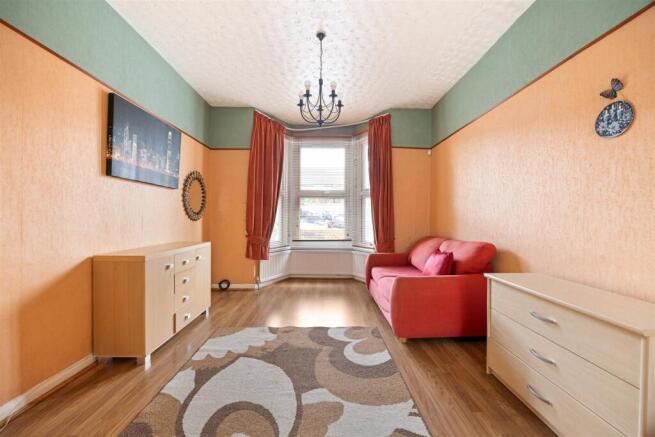 Gladding Road, E12