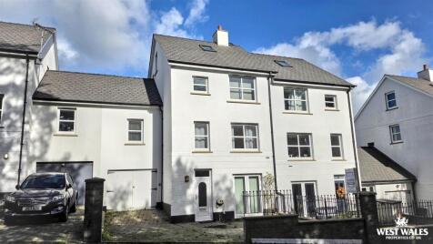 Kensington Gardens, Haverfordwest