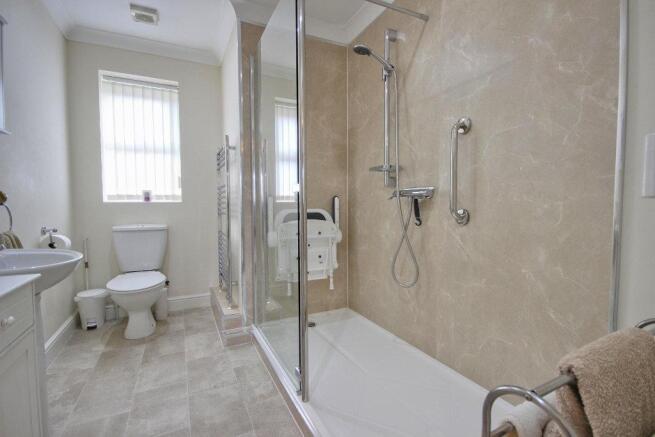 3 bed Detached Bungalow for sale Image 9