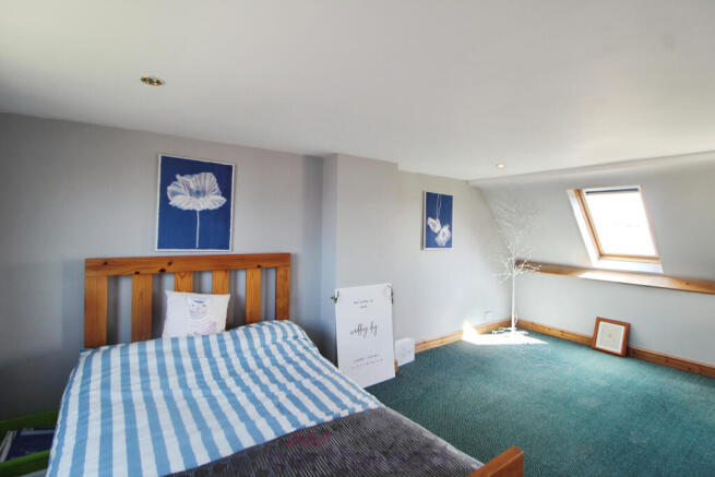 4 bed Semi-Detached for sale Image 5