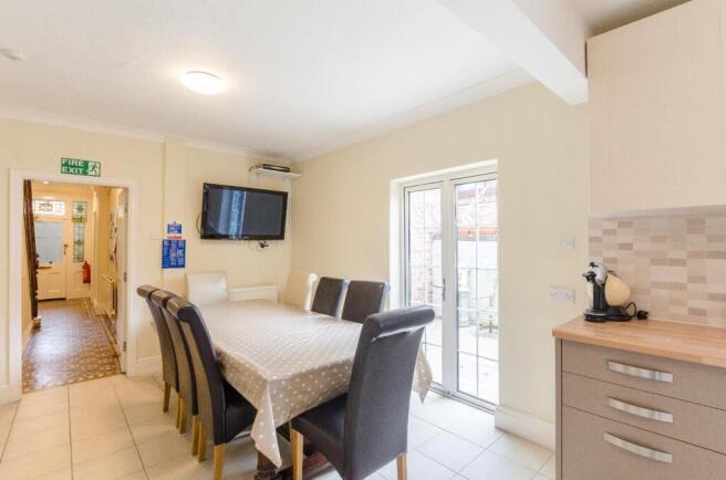1 bed House Share to rent Image 6