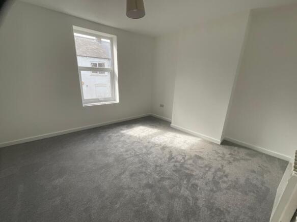 2 bed Terraced to rent Image 9