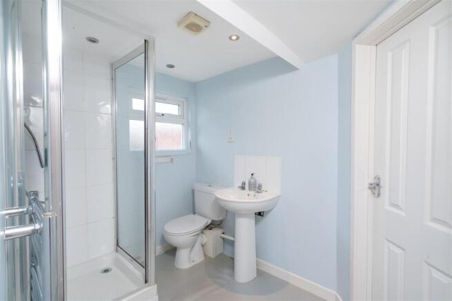 5 bed Semi-Detached for sale Image 11
