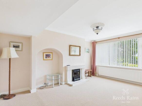 4 bed Semi-Detached for sale Image 4