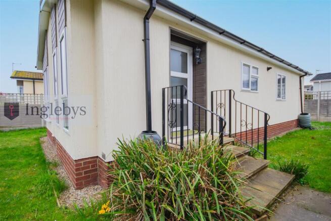 2 bed Park Home for sale Image 7