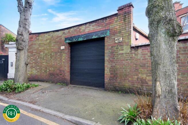 2 bed Flat for sale Image 12