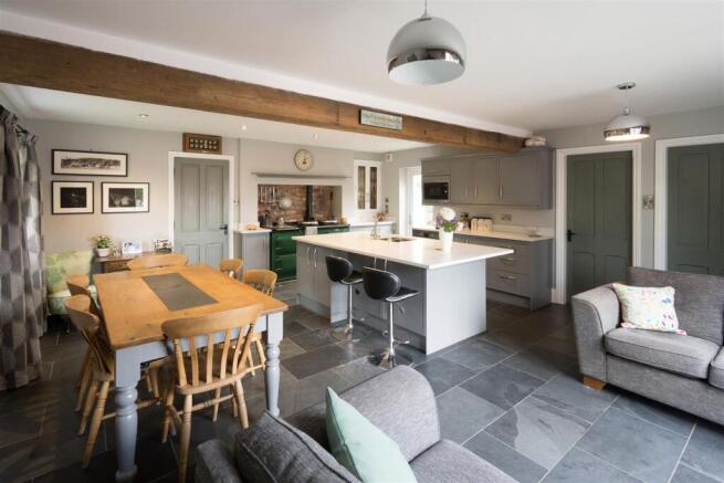 5 bed House for sale Image 4