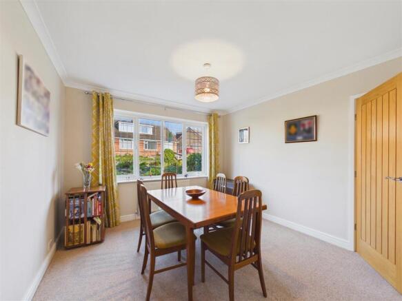 4 bed Semi-Detached Bungalow for sale Image 8