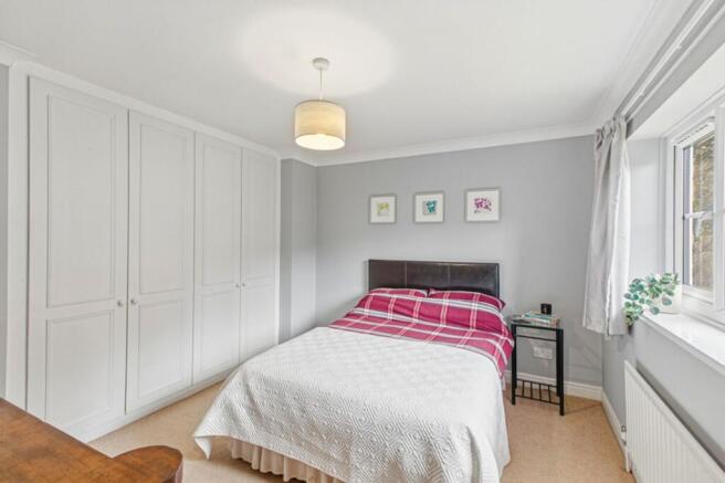 5 bed Detached for sale Image 11