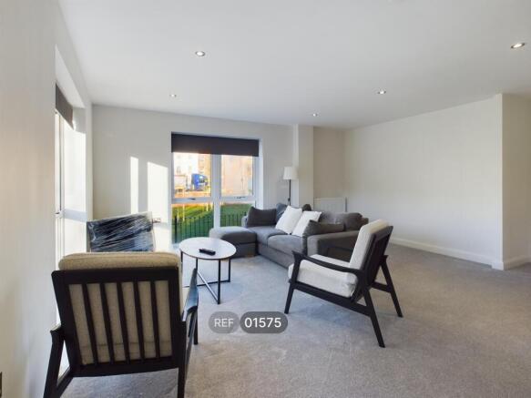 2 bed Apartment to rent Image 12