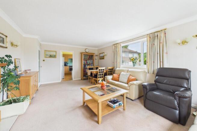 2 bed Ground Flat for sale Image 5