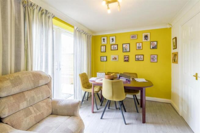 Sandringham Close, Wellingborough photo 4