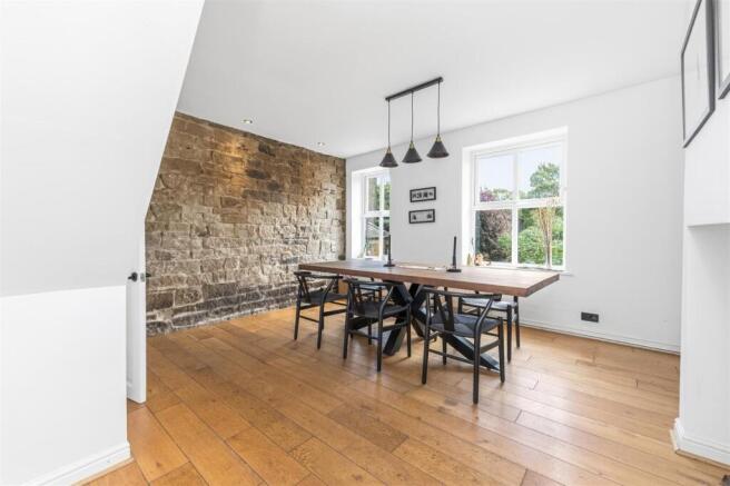 4 bed Detached for sale Image 8