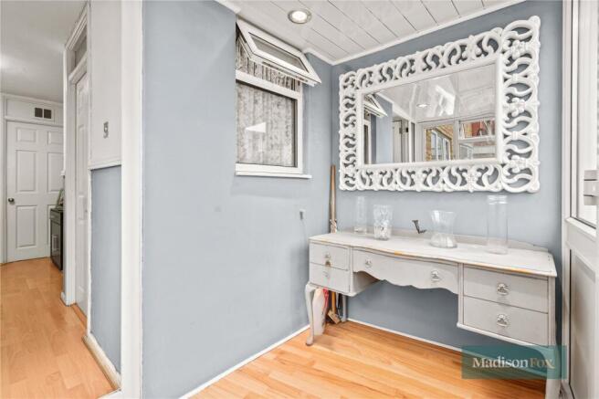 Turpin Avenue, Collier Row, RM5 photo 4
