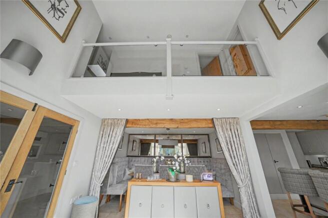 4 bed House for sale Image 11