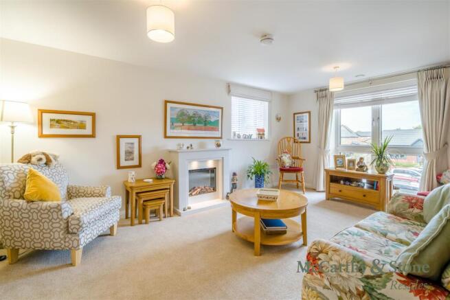 8703019-interior01.jpg