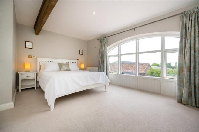 5 bed House for sale Image 9