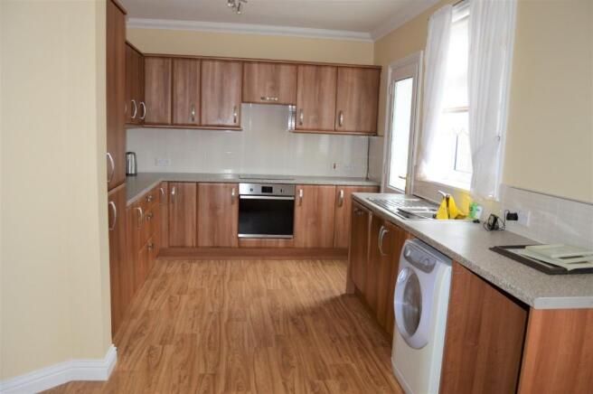 Dining/kitchen
