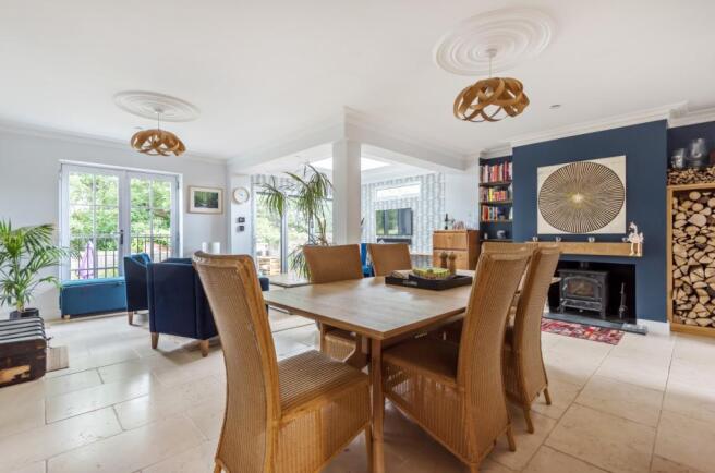 Sitting/dining room