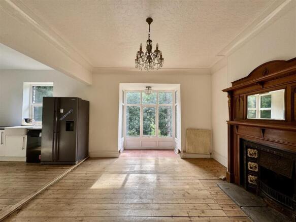 4 bed Semi-Detached for sale Image 8