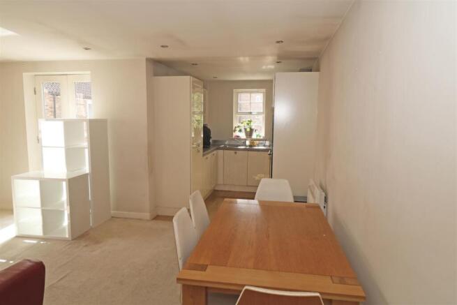 2 bed Flat for sale Image 7