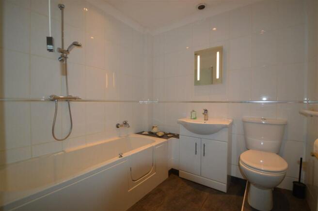 Family Bathroom.JPG