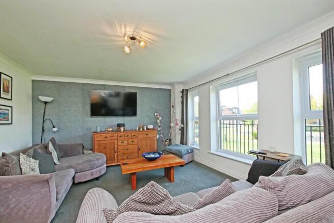 4 bed Semi-Detached for sale Image 6
