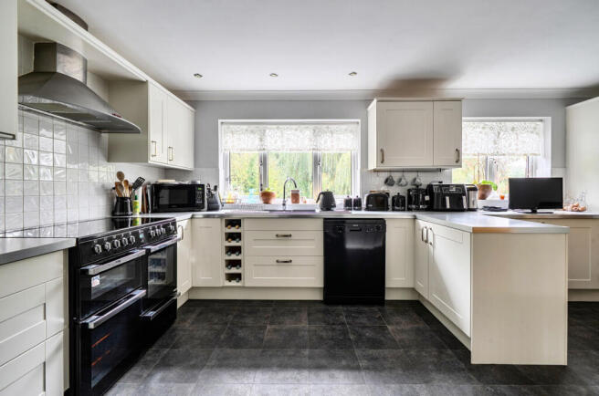 Bassett Green Drive, Bassett, Southampton, Hampshire, SO16 photo 4