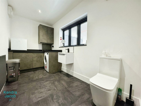 UTILITY ROOM/WC