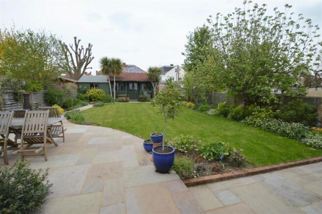 44 Lyndhurst Ave gdn 2.JPG