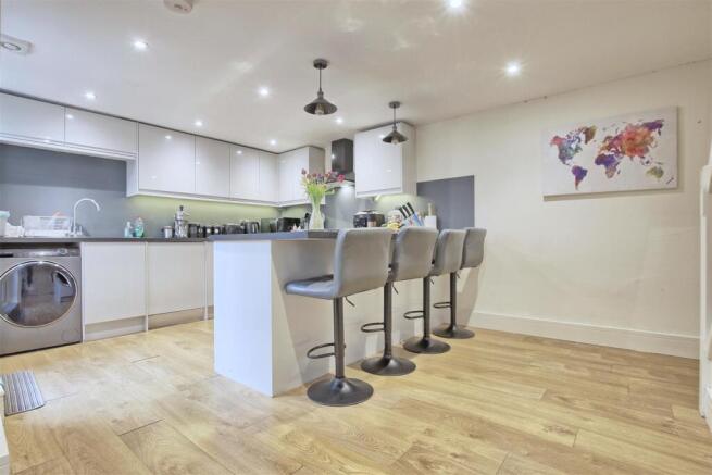 Kitchen 1.jpg