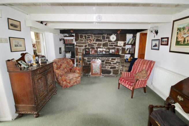 Living room 2.jpg