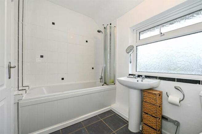 Bath room.jpg