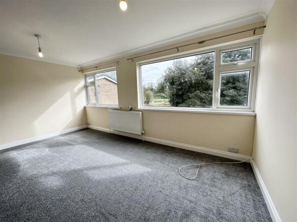 Main Bedroom (Rear)
