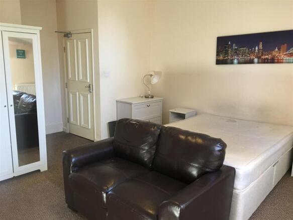 Room 8.jpg
