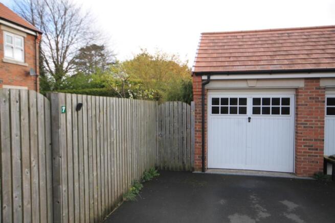 GARAGE & DRIVEWAY