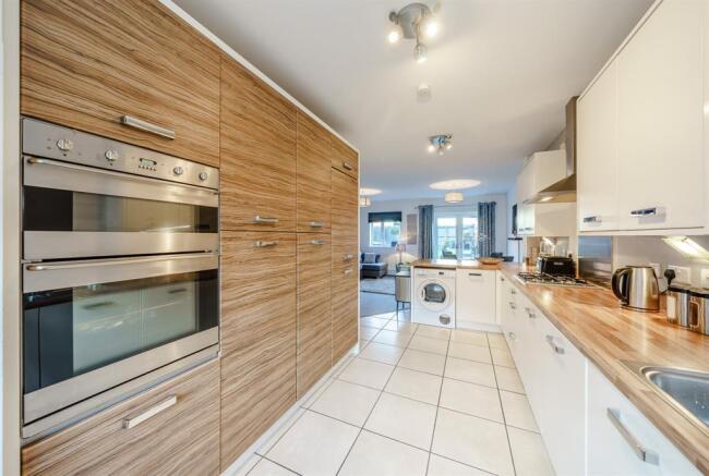 OPEN PLAN KITCHEN / DINING / FAMILY ROOM