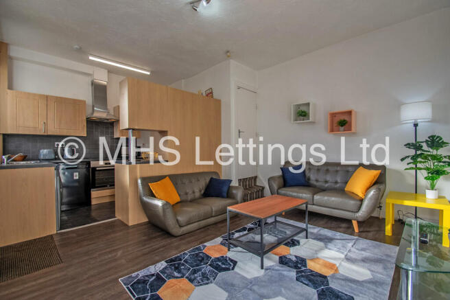4 bed Terraced to rent Image 4