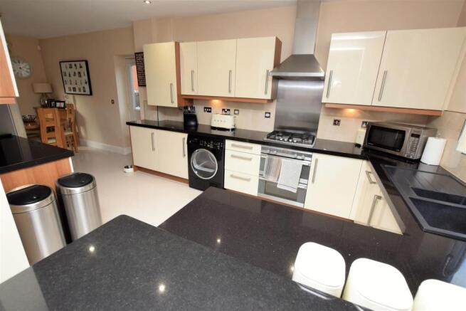 LIVING KITCHEN DINER