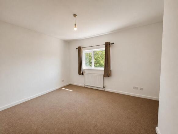 3 bed House to rent Image 10