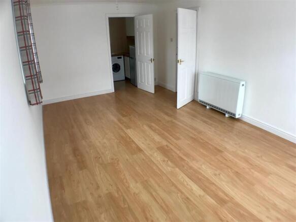 Flat 10 living room 2.jpg