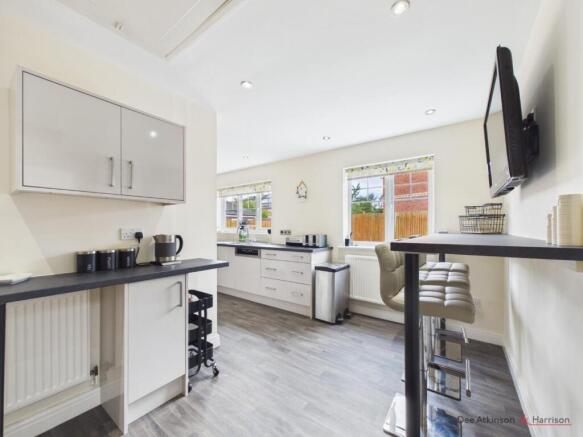 5 bed Detached for sale Image 11