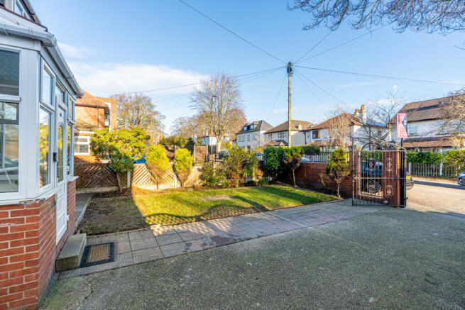 4 bed Semi-Detached for sale Image 4