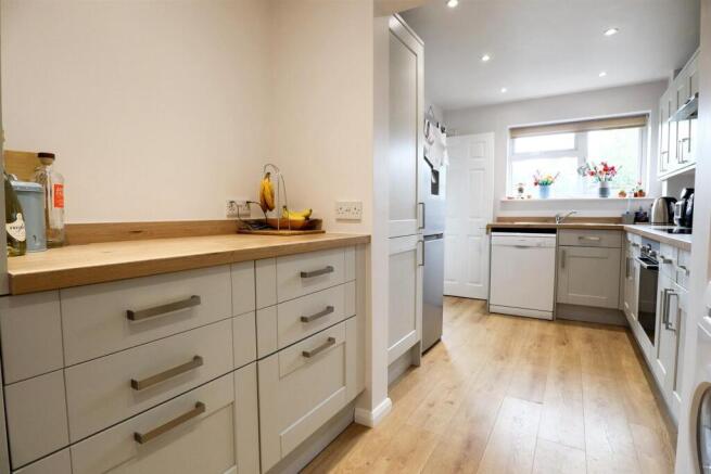 Kitchen (2).jpg