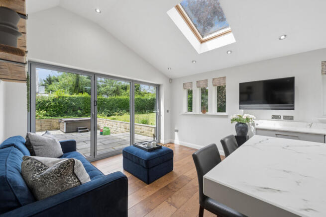6 bed Detached for sale Image 6