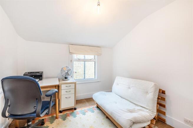11 Thornlaw Road-2.JPG