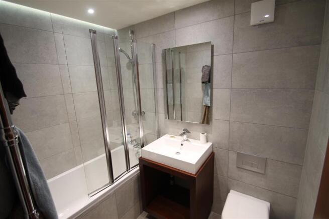 11 Ardmore bathroom .JPG