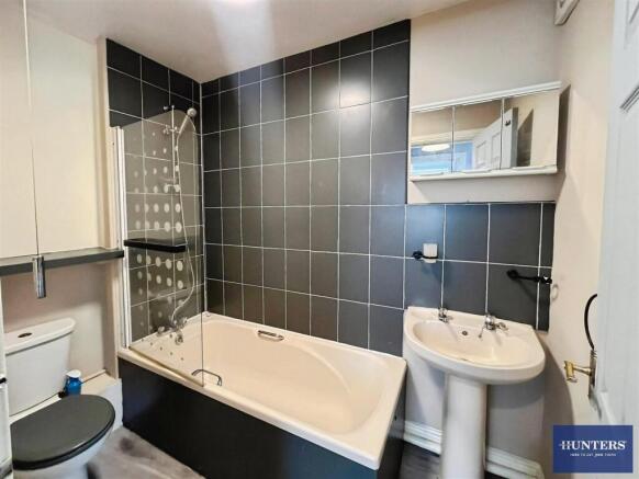 2 bed Apartment for sale Image 11