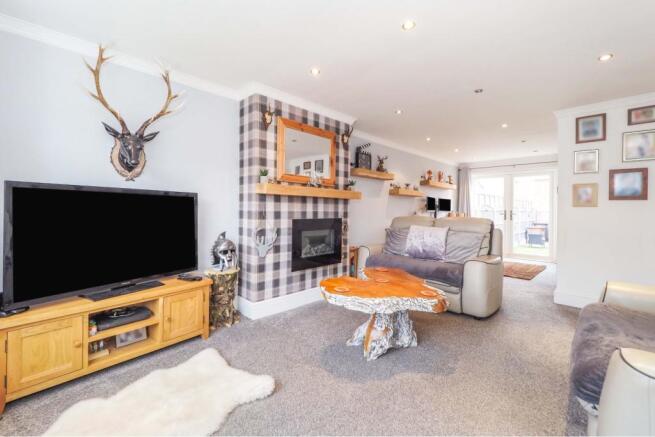 Lounge/Dining Room