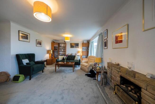 16 St Peters Drive-004.JPG